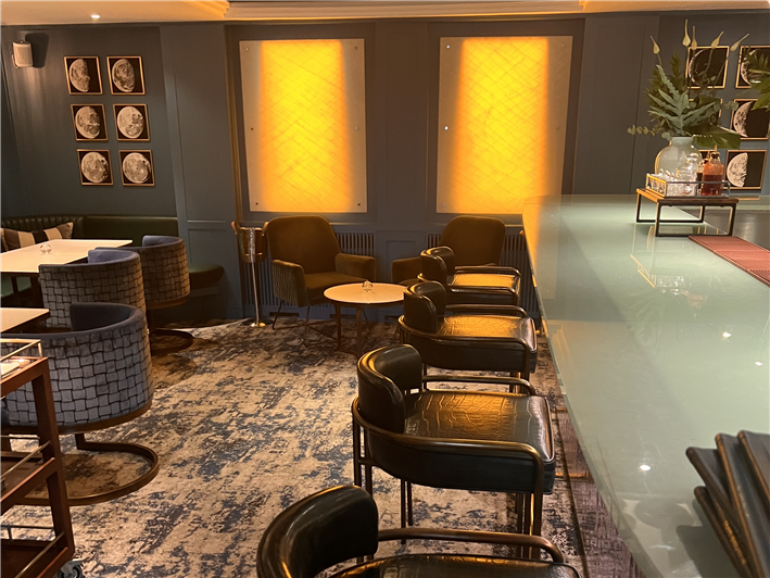 bar
